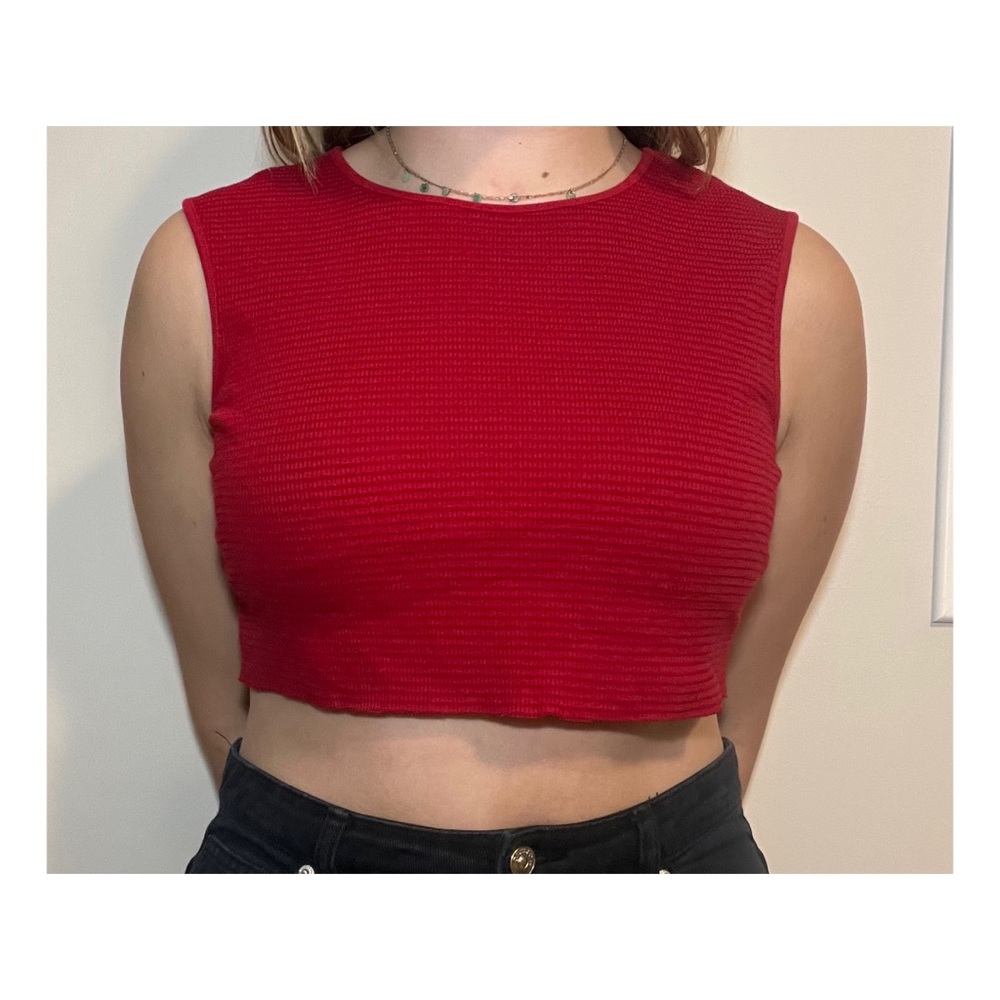 red cropped wide tank top